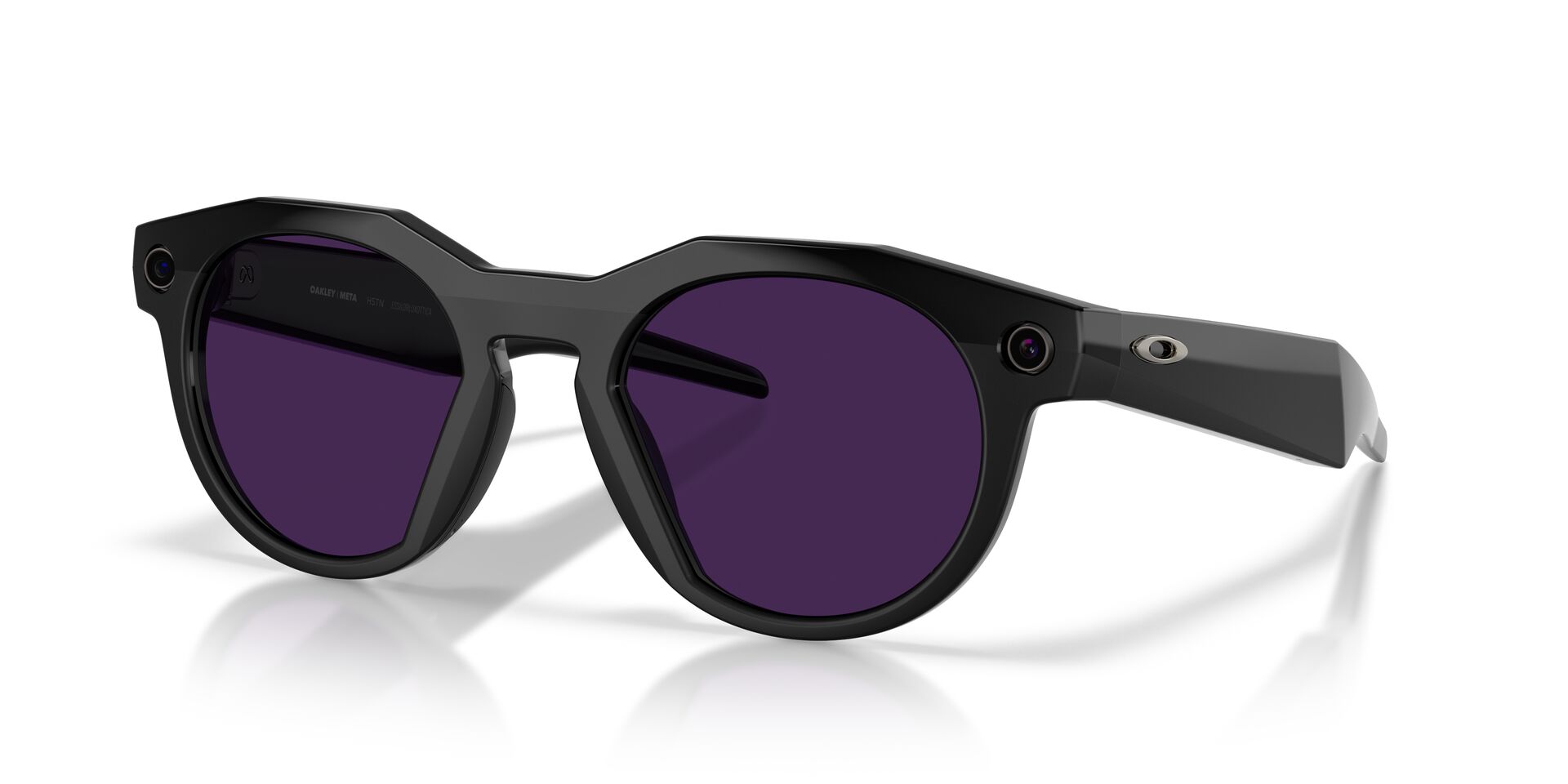 Oakley Meta HSTN – widok pod kątem z widoczną kamerą i fioletowymi soczewkami